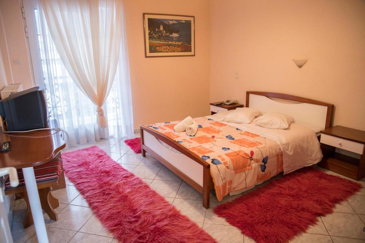 Ξενοδοχειο Παπαναγιωτου Hotel Neraïdochóri Eksteriør billede